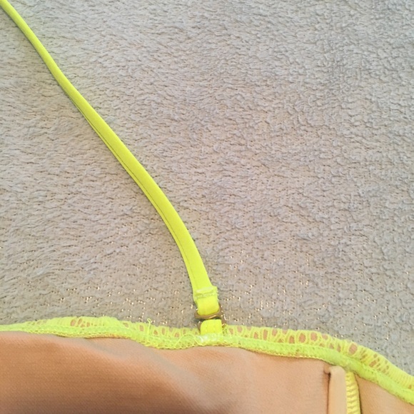 BCBGeneration Sz Medium Bikini swim top . Removable strap . - Picture 9 of 13